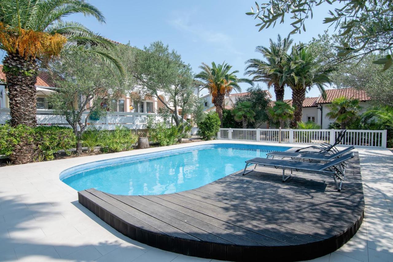 Beach Boy & Pool Girl Apartments Vir Buitenkant foto
